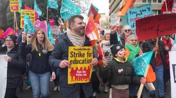 En Reino Unido, la movilización social por los salarios continúa y apunta contra el Gobierno