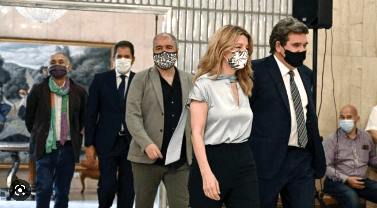 Foto de ministros y dirigentes sindicales