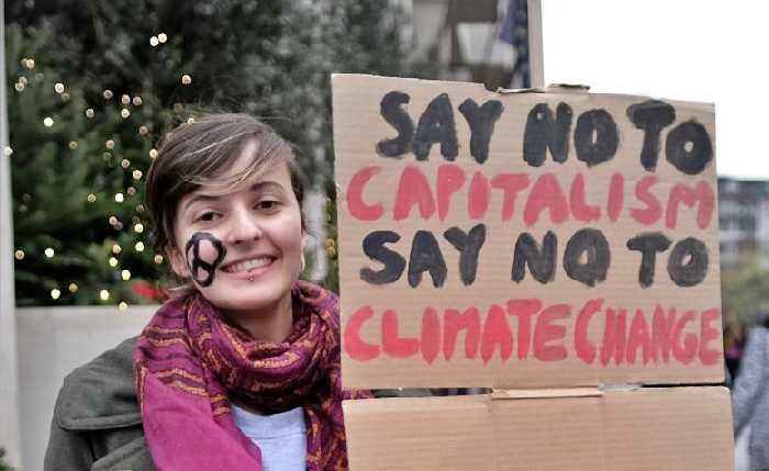 Rodean el parlamento del Reino Unido para protestar contra la crisis climática, la explotación y la guerra