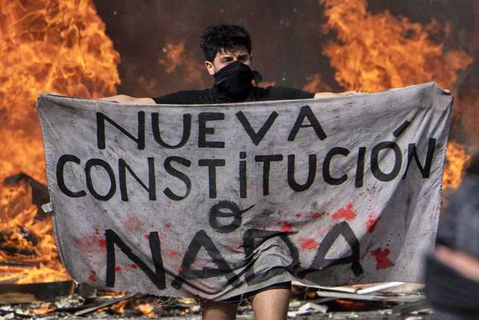 Comisión de expertos pacta borrador de la nueva Constitución chilena