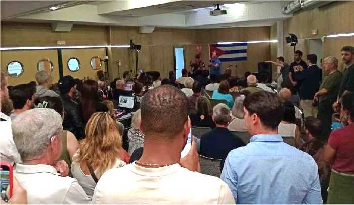 Exitoso acto en València de desagravio antifascista al dúo cubano Buena Fe