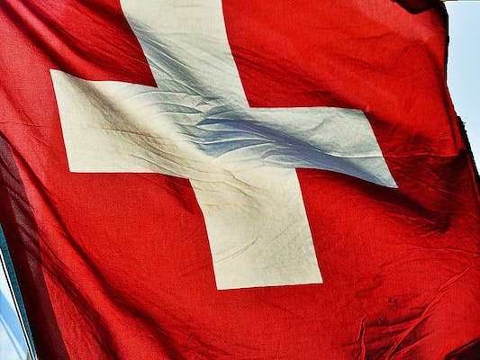 Iniciativa ciudadana para restaurar la «neutralidad» de Suiza