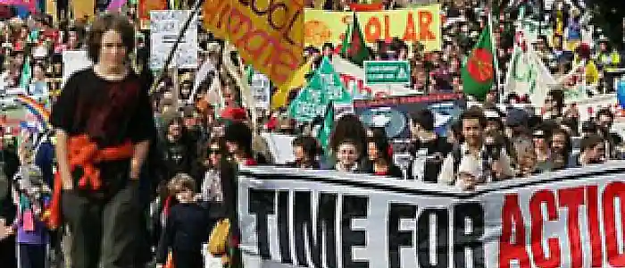 Foto de manifestación reclamando luchar
