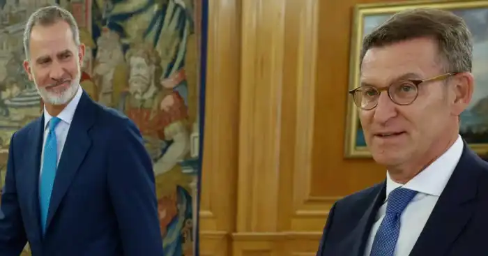 El rey sonríe a Feijóo, lider del PP