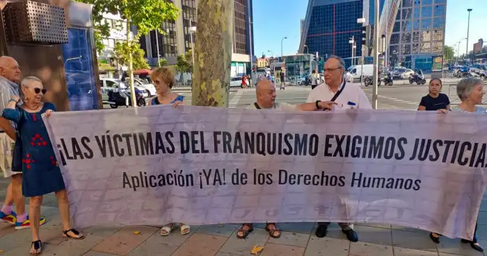 Pancarta contra la impunidad del franquismo
