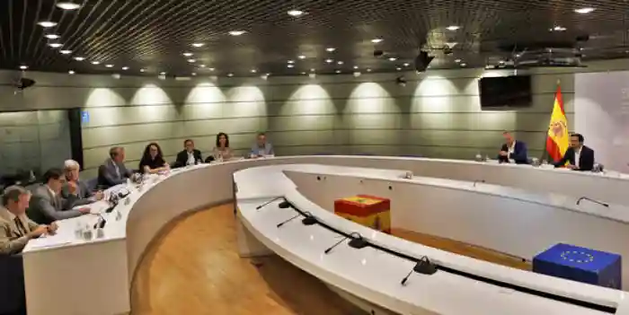 Comparecencia del ministro Garzón en funciones en rueda de prensa