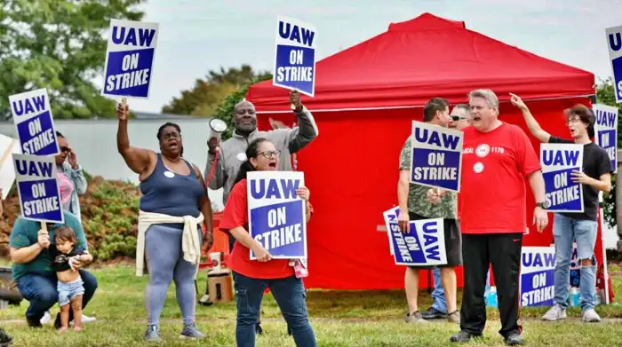 Trabajadores de Ford de Estados Unidos consiguen aumento salarial histórico