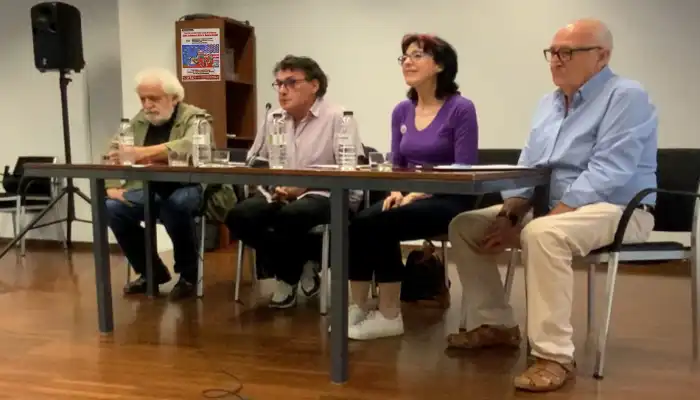 Ponentes de la mesa informativa: Vicent Garcés, Juanjo Llorente, Marisa Saavedra y Blas Ortega