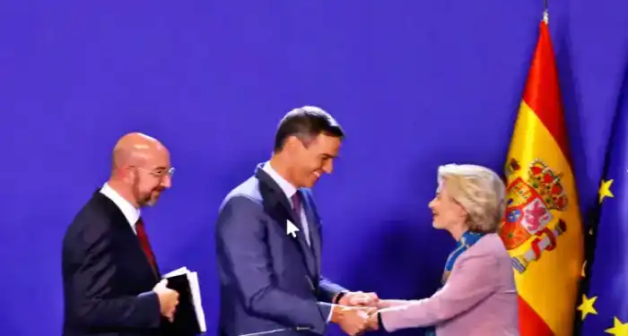 Saluda de Pedro Sánchez y Ursula von der Leyen