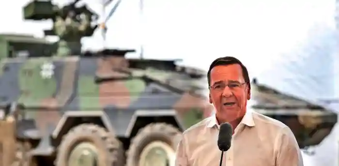 Foto del ministro alemán llamando a la guerra interior y exterior