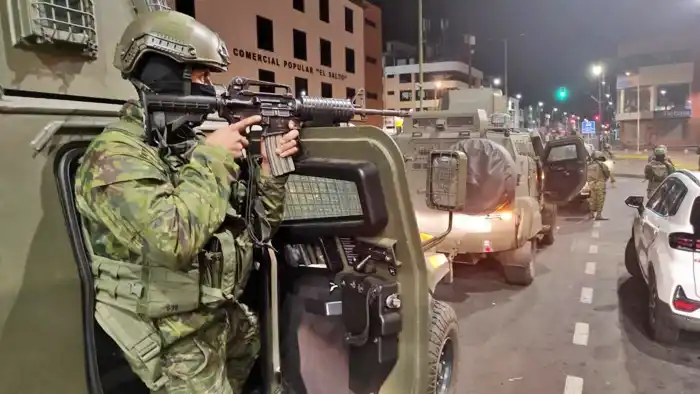Noboa declara «estado de guerra» interno con el apoyo de EEUU