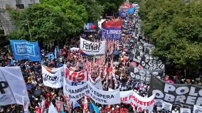 Tras la huelga general, crece la desconfianza hacia el presidente Milei