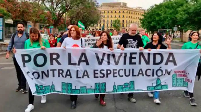 Foto de pancarta en una manifestación por el derecho a la vivienda