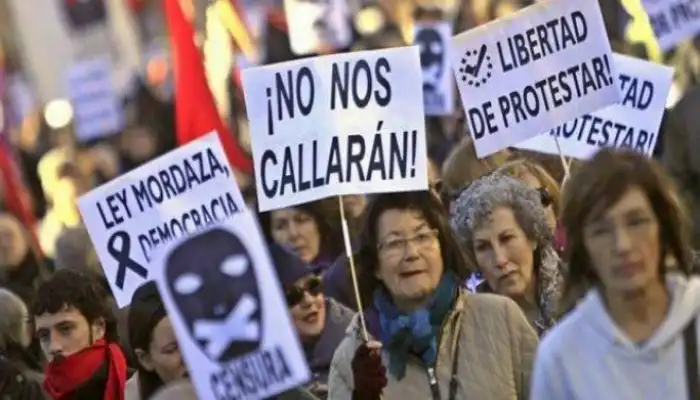Encausados 3 jóvenes del movimiento anti represivo por manifestarse a favor de la amnistía