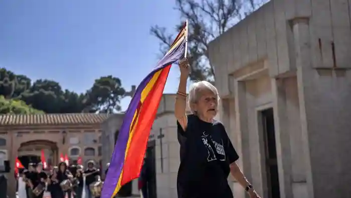 Contra la ofensiva de la derecha para borrar nuestra memoria