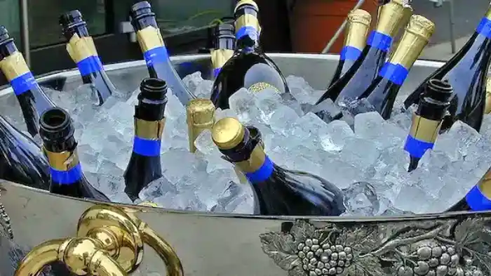 Foto original del artículo: cubo de lujo con champagne
