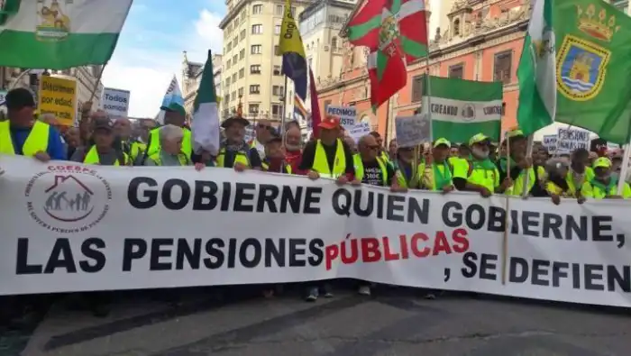 Manifestación pancarta COESPE contra reforma pensiones
