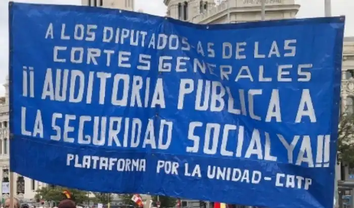 Manifestación pancarta por la auditoria de la Seguridad Social