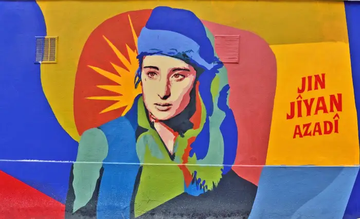 En Siria, una guerra de dos líneas: ‘Mujeres, Vida, Libertad’ y ‘Hombres, Estado, Violencia’