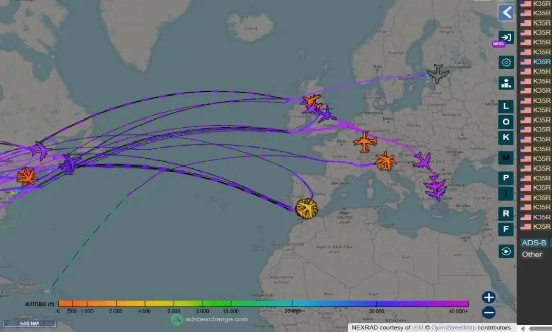 Mapa-radar de aeronaves en la que se puede observar la enorme frecuencia de utilización de las bases estadounidenses en Andalucía.