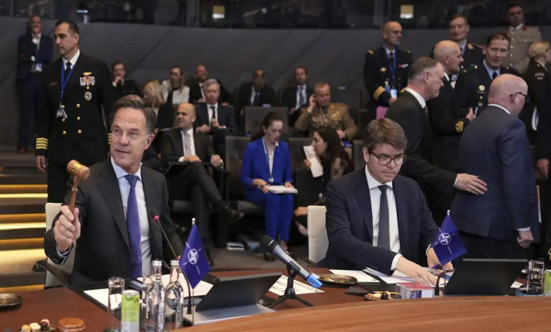 El secretario general de la OTAN, Mark Rutte, iniciando una cumbre de ministros de Defensa en la sede de la OTAN, Bruselas, 5 de junio [AP Photo/Virginia Mayo]