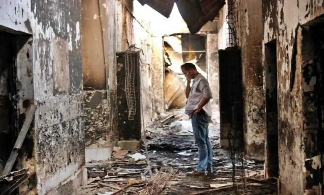 16 de octubre de 2015: El hospital de Médicos Sin Fronteras en Kunduz, Afganistán, tras un ataque aéreo estadounidense que mató a 42 empleados y pacientes. “El ataque se llevó a cabo con el propósito de matar y destruir. Desconocemos el motivo”. Foto: AP