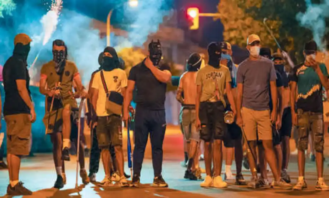 Ultraderechistas en la cuarta noche de caos en Torre Pacheco, Murcia, 14 de julio del 2025.