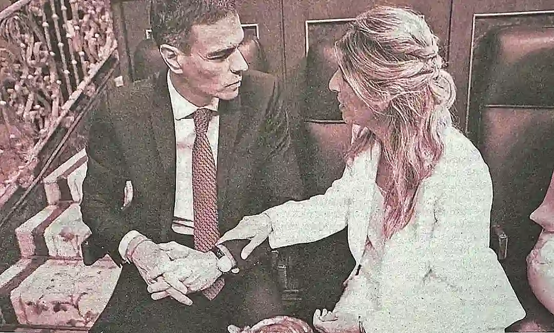 Foto de Yolanda Díaz consolando a Pedro Sánchez en el Congreso el pasado 9 de julio