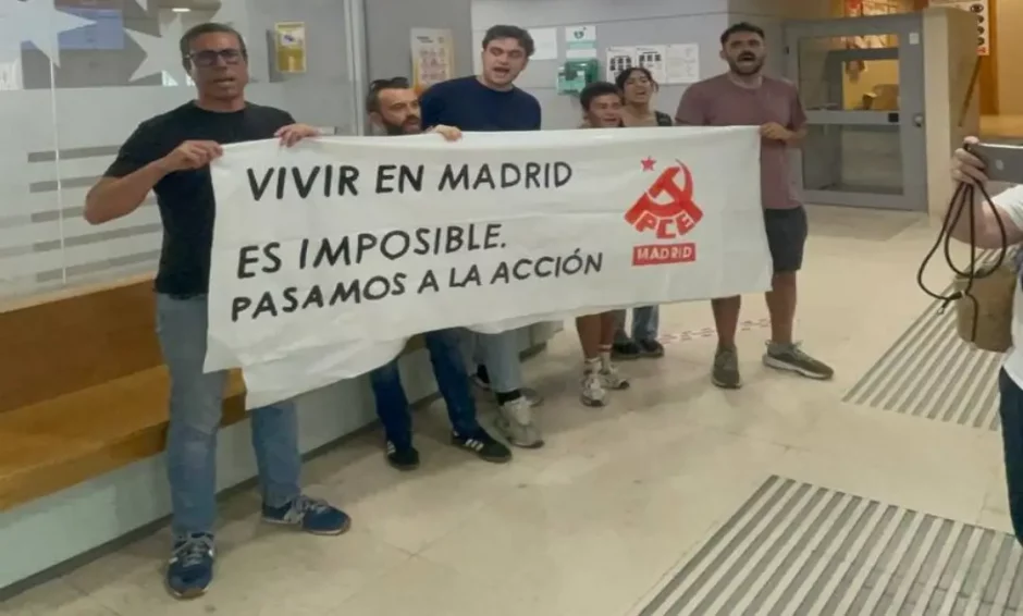 Concentración en la Agencia vivienda social de Madrid