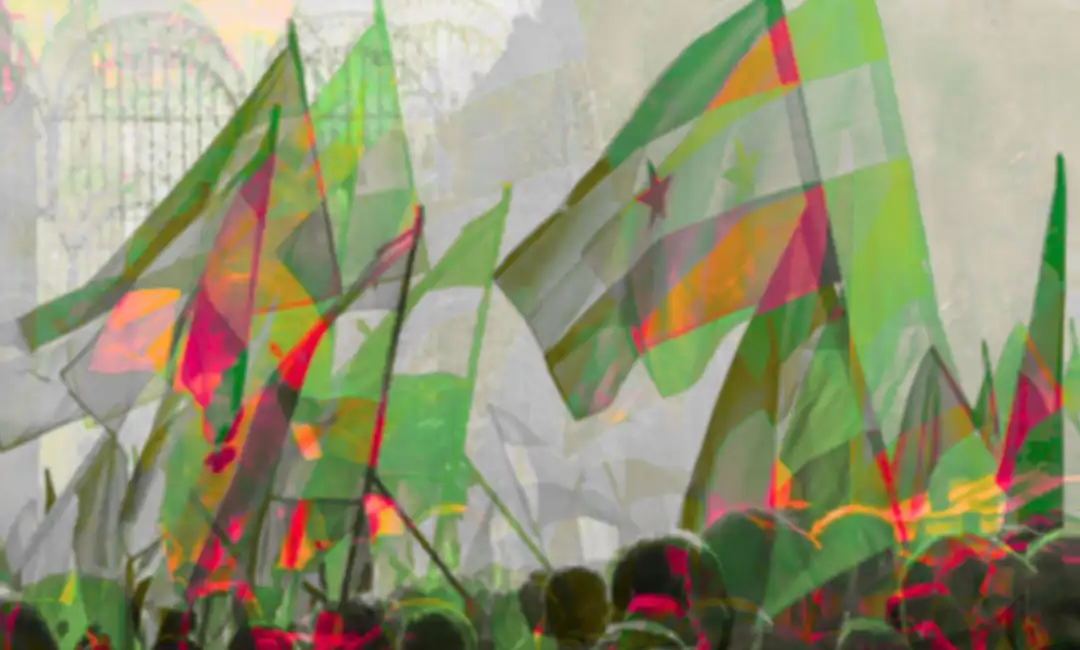 Dibujo despliegue de banderas sobre fondo verde de Andalucía