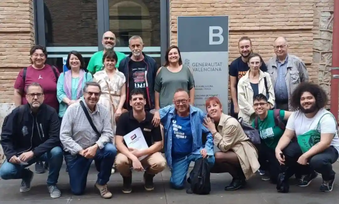 Foto de los intergrantes de la Plataforma Sumar para la vivienda