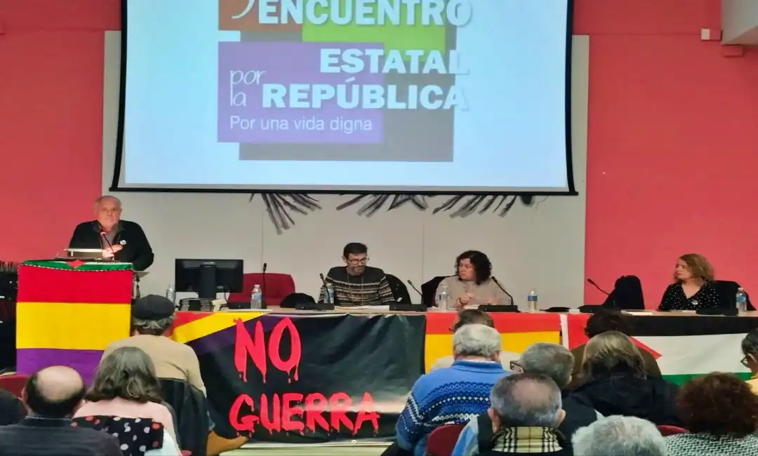 Foto de la mesa del encuentro realizado el 21 de marzo