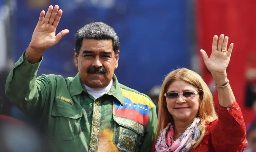 Foto de Maduro y Cilia Flores despedida