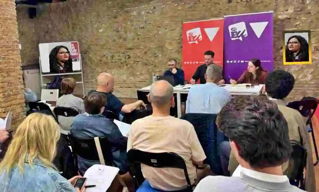 Composición acto en Valencia de Esquerra Unida.