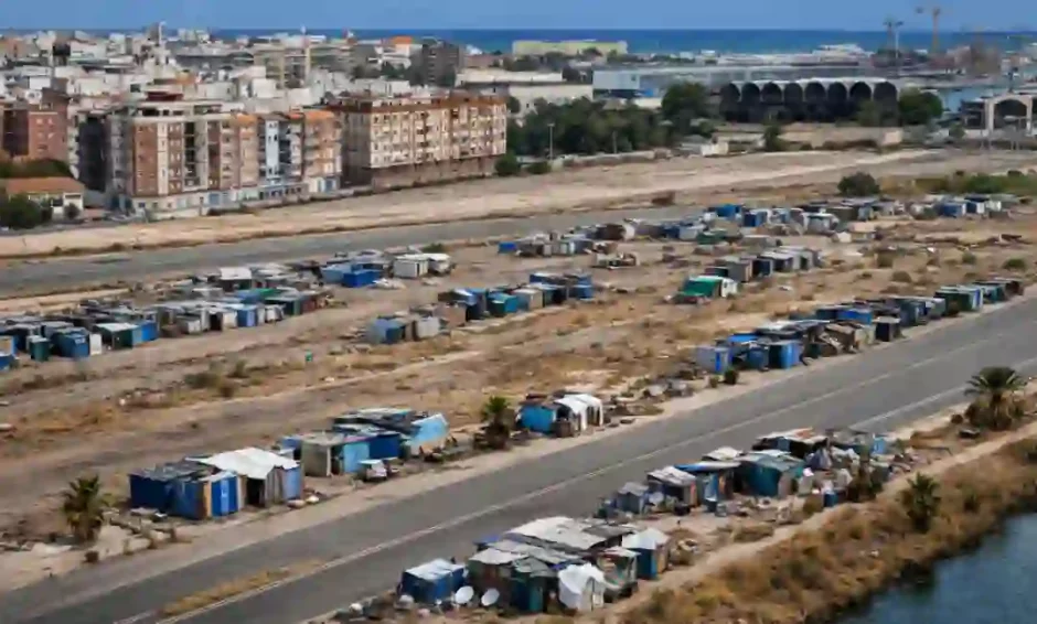 Firma contra el desalojo de 1300 chabolistas del puerto de València.