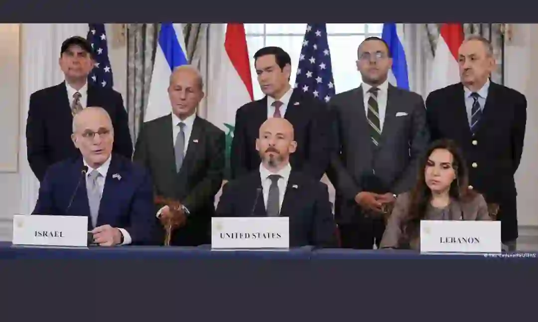 Foto Los representantes de Israel, Estados Unidos y Líbano durante la conferencia en la que se anunció el acuerdo marco.Imagen: Ken Cedeno/REUTERS