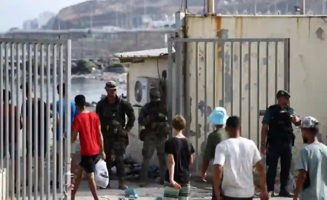 Ceuta | HENRY NICHOLLS - AFP Varios migrantes regresan a Marruecos tras el cruce masivo de finales de julio de 2026 en 4 septiembre, 2026
